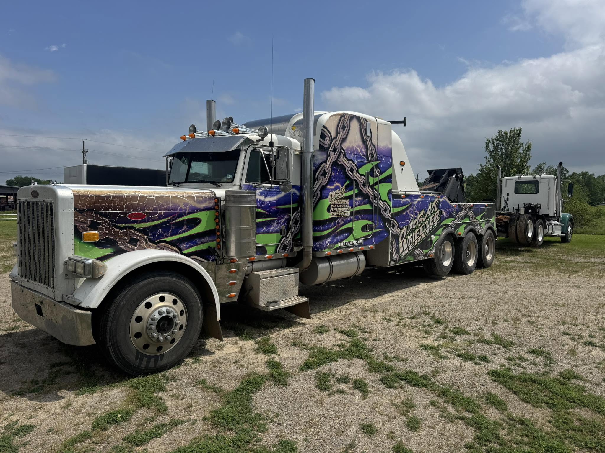 O'Bar heavy wrecker staged for recovery work